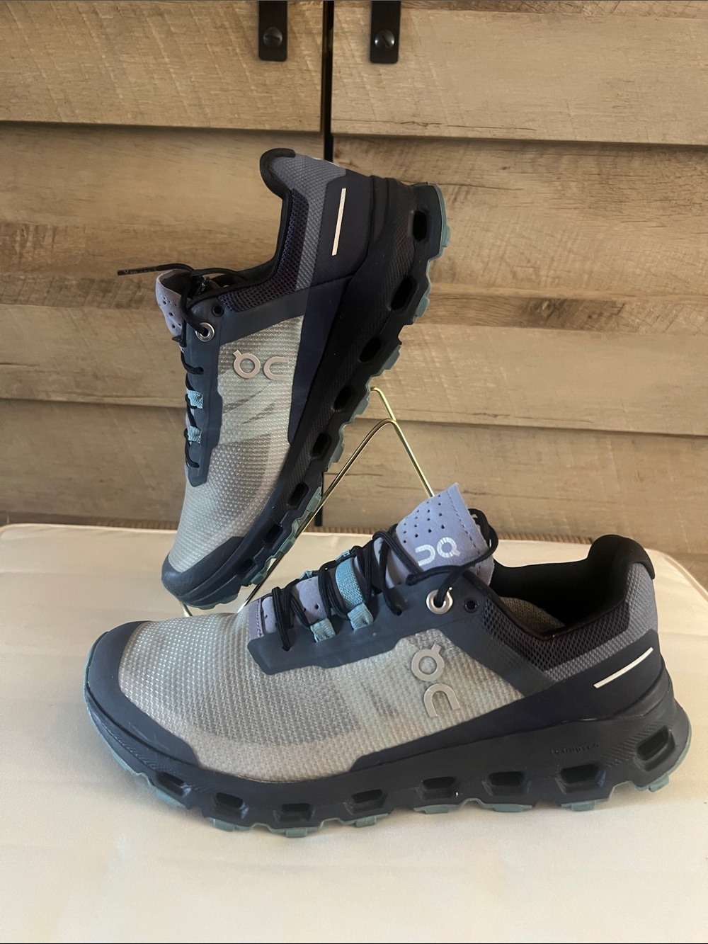 On Cloud venture Running Women's Trail Shoes Gray and Seafoam hiking comfort 7.5